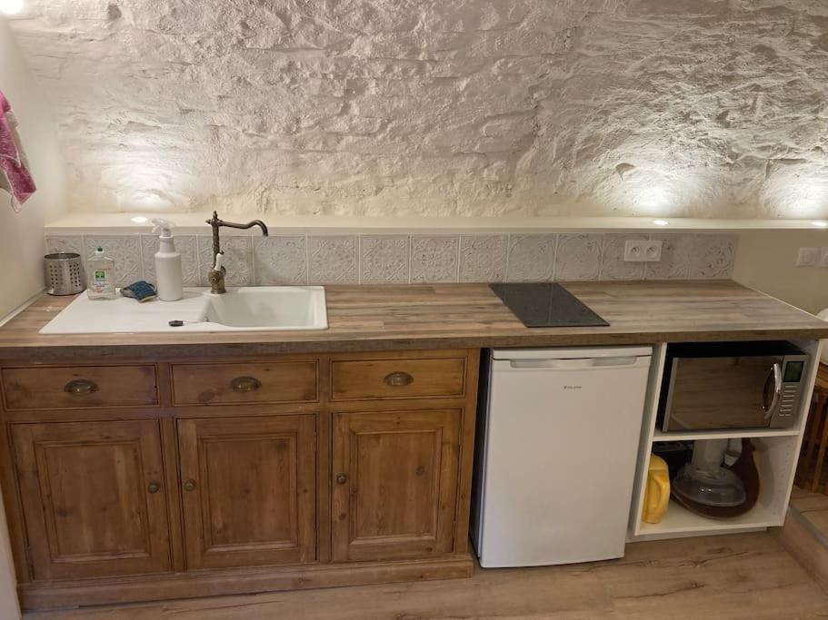 Les Matelles : Charmant Logement En Pierres Экстерьер фото
